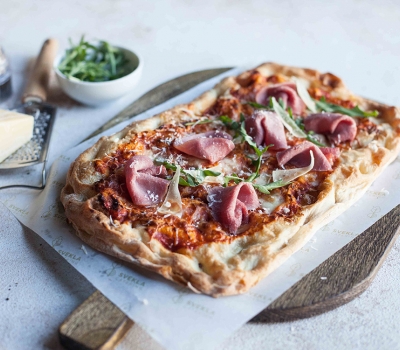 Пицца "С брезаолой и рукколой"